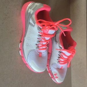 Women’s tennis shoes